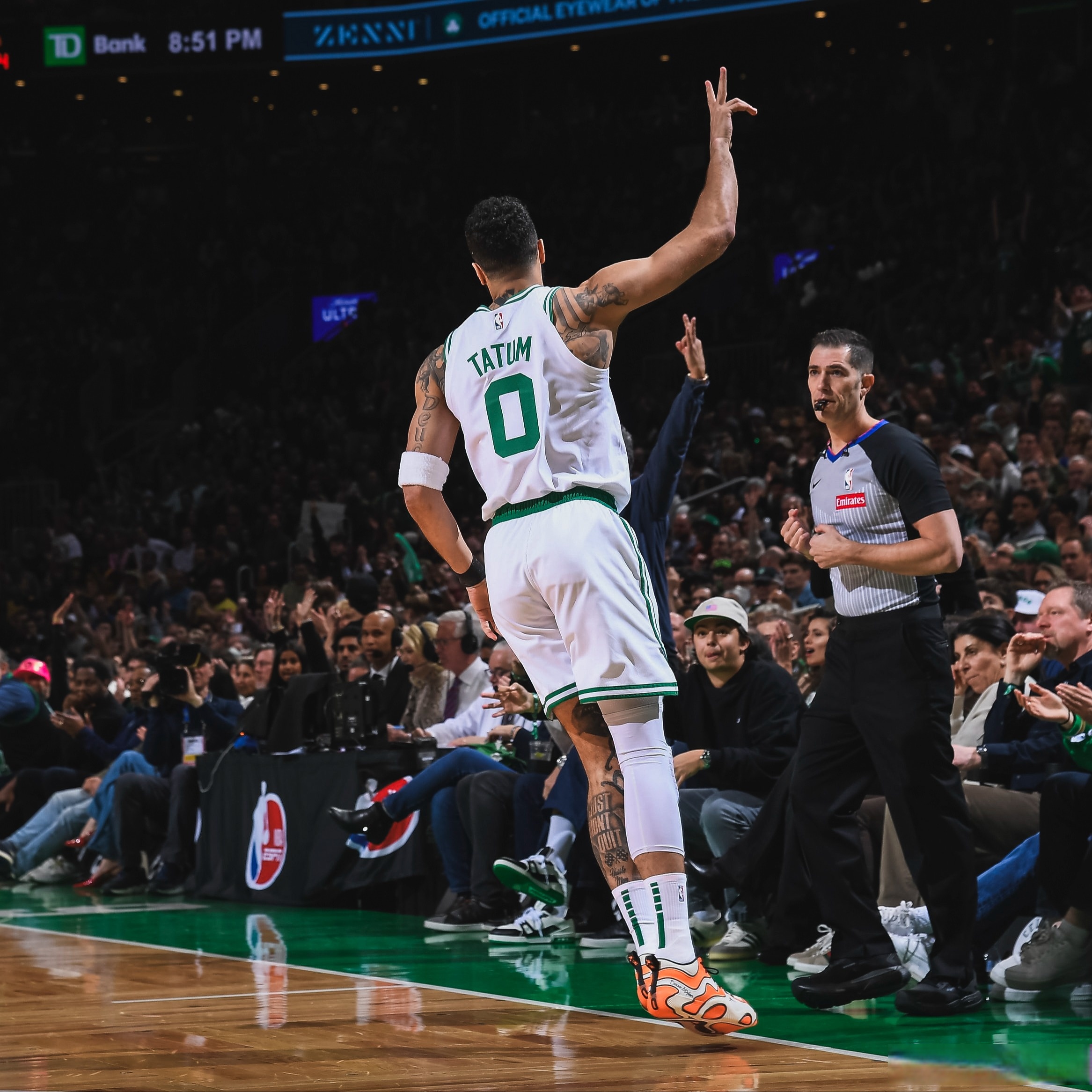 巴塞罗那引发争议！，詹姆斯官方宣布比赛局势复杂新规比赛高潮迭起的简单介绍-kaiyun